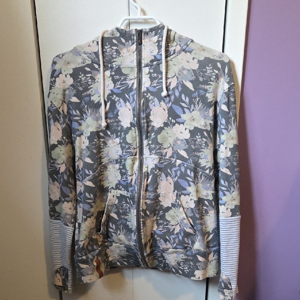 AMPERSAND AVE Floral Gray and Cream Women's Jacket